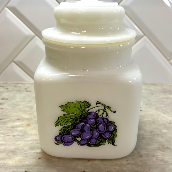 Milk glass container with Grapes vintage - Picture 1 of 7